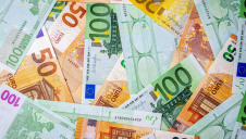 EU leaders asked the EU executive to start preparing “a comprehensive recovery plan” that also integrates the green and digital transitions
